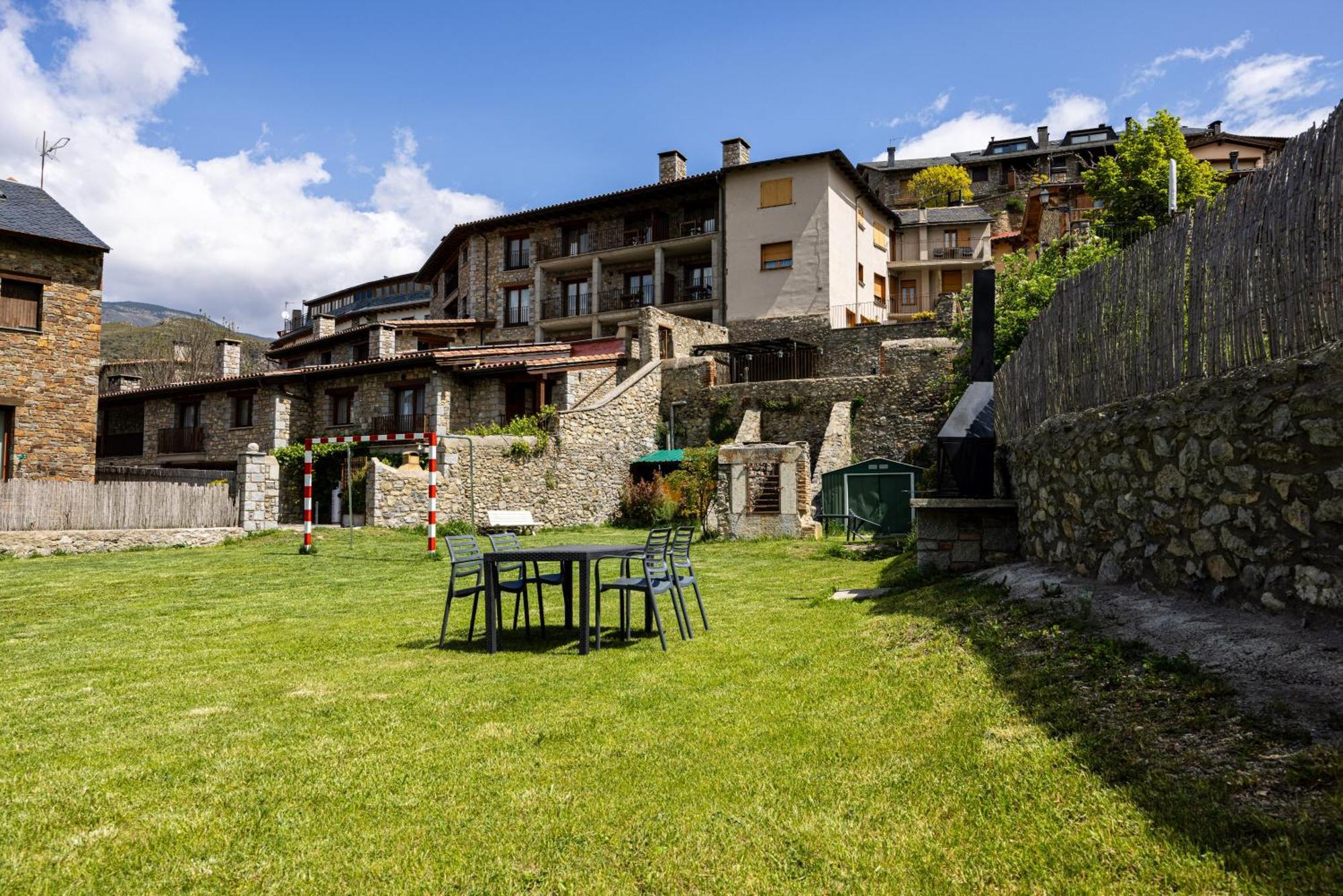 Aparthotel Bellver Bellver De Cerdanya Eksteriør billede